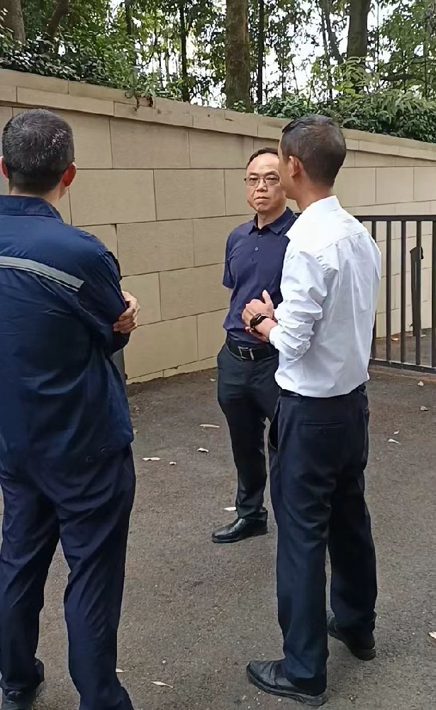 奥源热能董事长亲临客户现场，深度服务获赞誉！